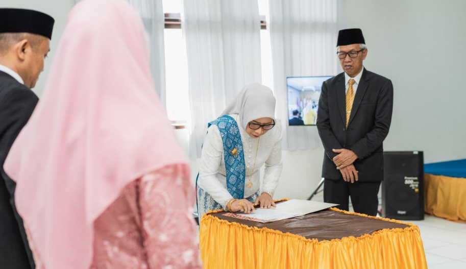 Rektor Universitas Cokroaminoto Palopo Lantik Abdul Rais Sebagai Wakil ...